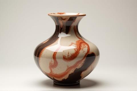 練り上げ技法のモダンな花瓶 by 中村.